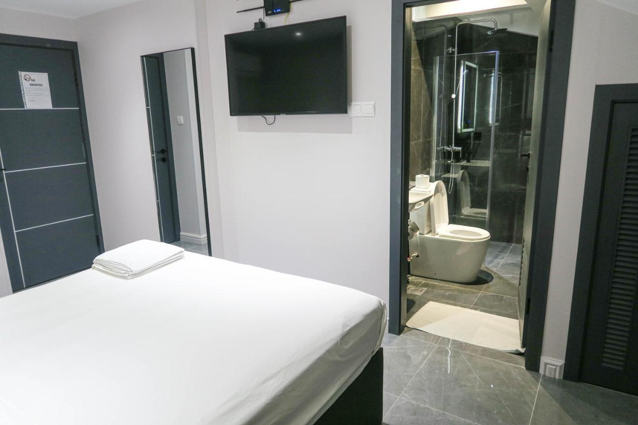 Deluxe Studio & Suite By Rr Singapore Exterior photo