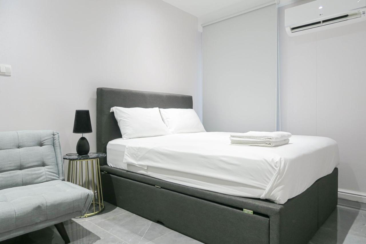 Deluxe Studio & Suite By Rr Singapore Exterior photo